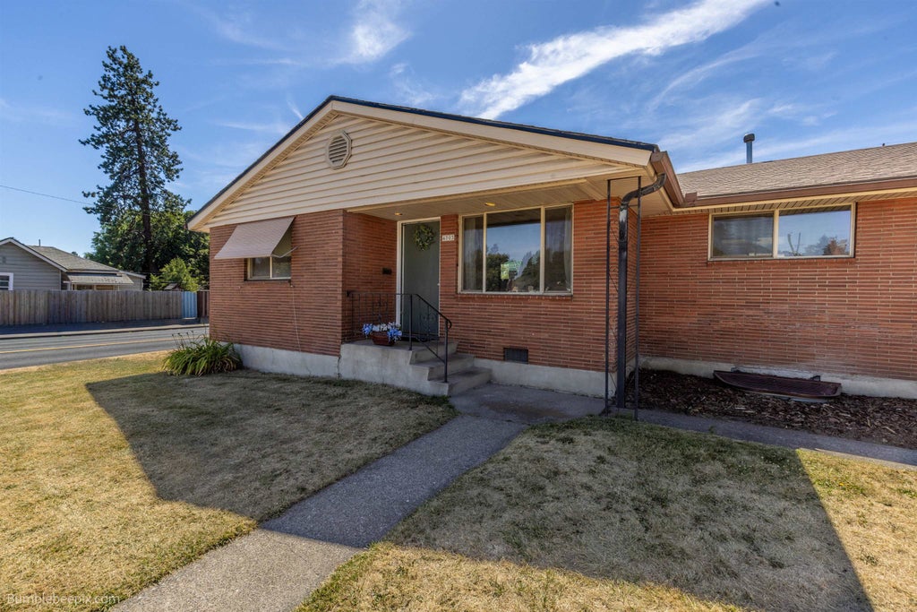 Photo of 4703 N Stevens St, Spokane, WA 99205 (MLS # 202625686)