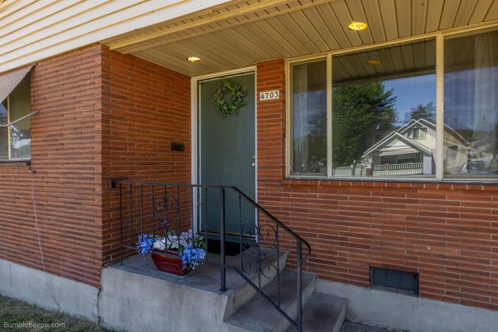 Photo of 4703 N Stevens St, Spokane, WA 99205 (MLS # 202625686)