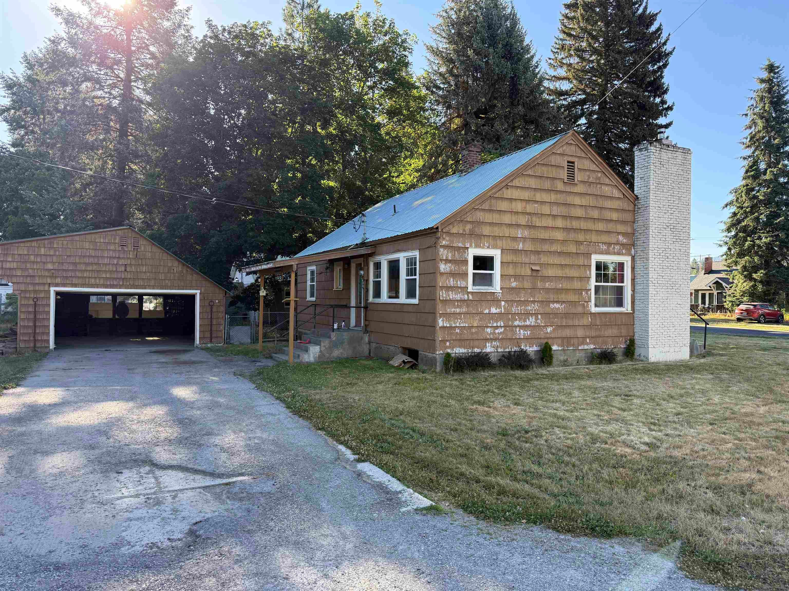 836 W 5th St - Photo 2