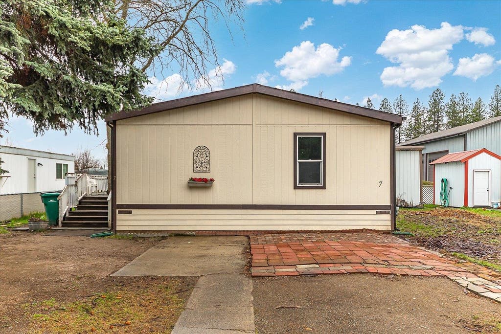 Photo of 3925 E Farwell Rd, Mead, WA 99021 (MLS # 202622018)