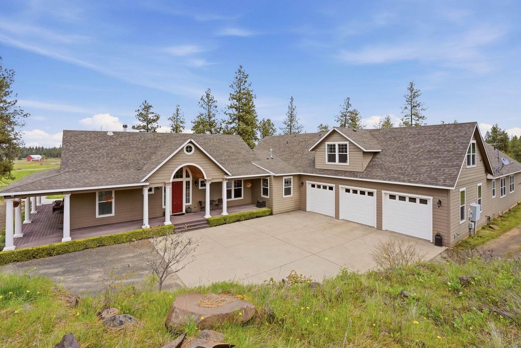 Photo of 2609 E Tiger Lily Ln, Spangle, WA 99031 (MLS # 202616532)