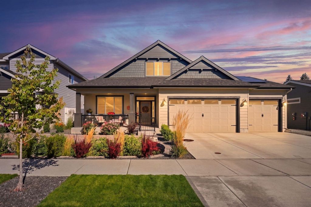 Photo of 2121 E 33rd Ave, Spokane, WA 99203 (MLS # 202615862)