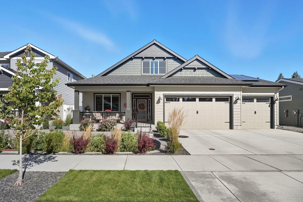 Photo of 2121 E 33rd Ave, Spokane, WA 99203 (MLS # 202615862)