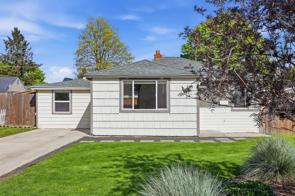 Photo of 5118 N Jefferson St, Spokane, WA 99205 (MLS # 202616346)