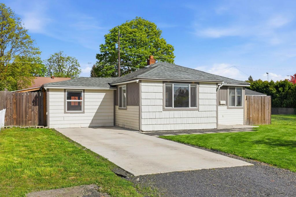 Photo of 5118 N Jefferson St, Spokane, WA 99205 (MLS # 202616346)