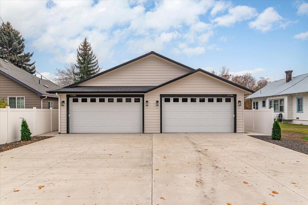 Photo of 11704 E VALLEYWAY Ave, Spokane Valley, WA 99206 (MLS # 202615694)