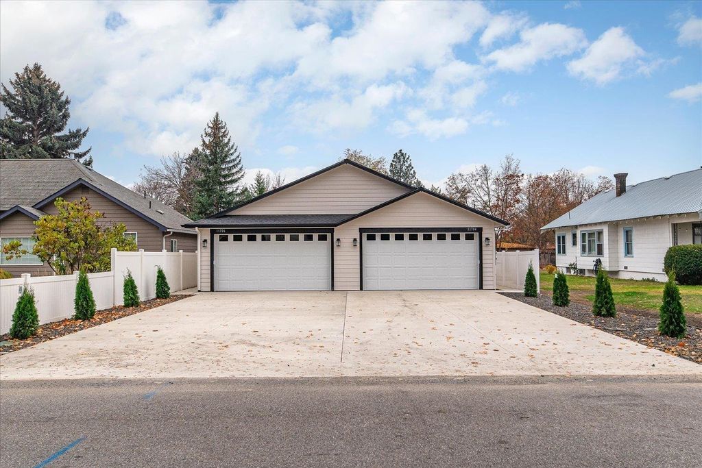 Photo of 11704 E VALLEYWAY Ave, Spokane Valley, WA 99206 (MLS # 202615694)