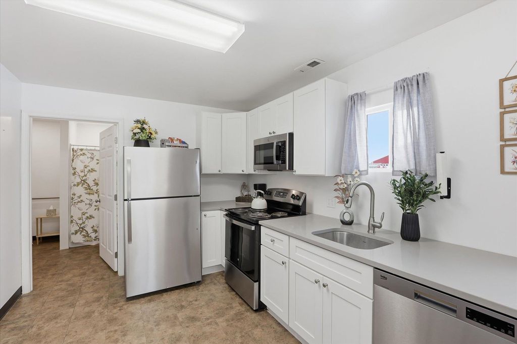 Photo of 103 W 1st St Ave, Deer Park, WA 99006 (MLS # 202611706)