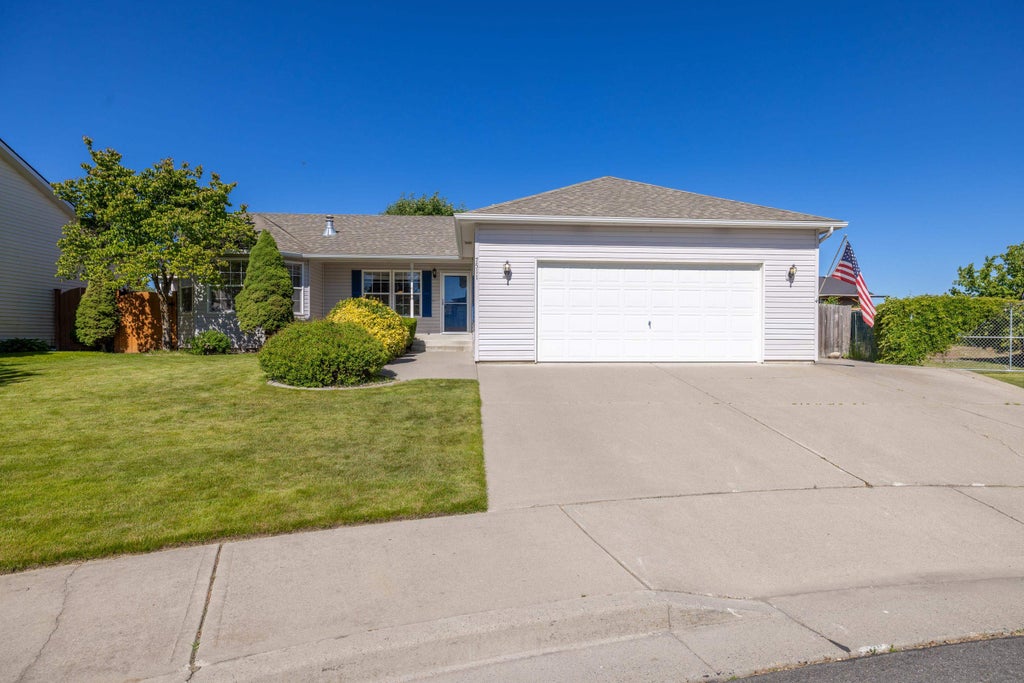 Photo of 7511 N Magnolia Ct, Spokane, WA 99217 (MLS # 202619288)