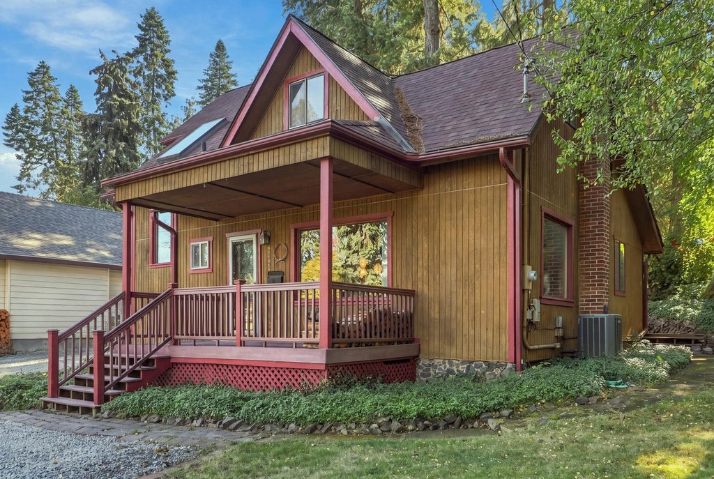 Photo of 2624 E 18th Ave, Spokane, WA 99223 (MLS # 202625795)