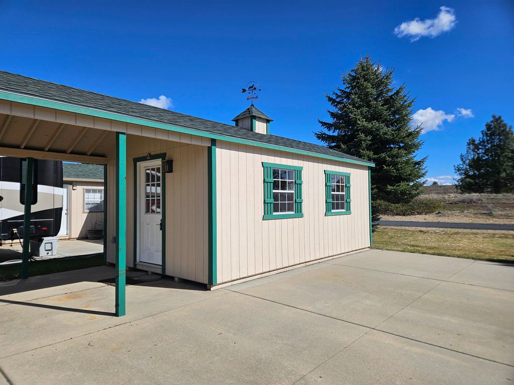 Photo of 1205 N Country Club Dr, #104 Dr, Deer Park, WA 99006 (MLS # 202615887)