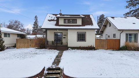 Photo of 4803 N Madison St, Spokane, WA 99205 (MLS # 202527443)