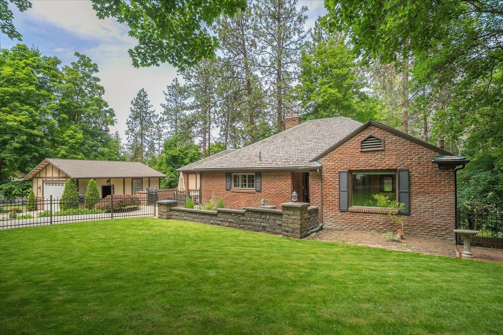 Photo of 2107 E 16th Ave, Spokane, WA 99203 (MLS # 202619146)
