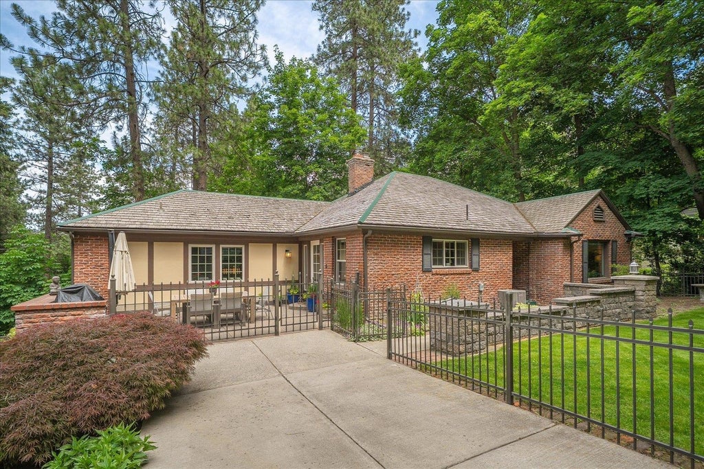 Photo of 2107 E 16th Ave, Spokane, WA 99203 (MLS # 202619146)