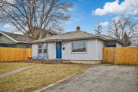 Photo of 818 E Courtland Ave, Spokane, WA 99207 (MLS # 202616287)