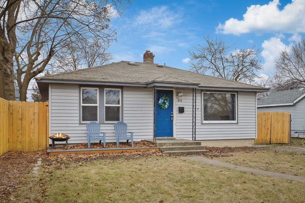 Photo of 818 E Courtland Ave, Spokane, WA 99207 (MLS # 202616287)