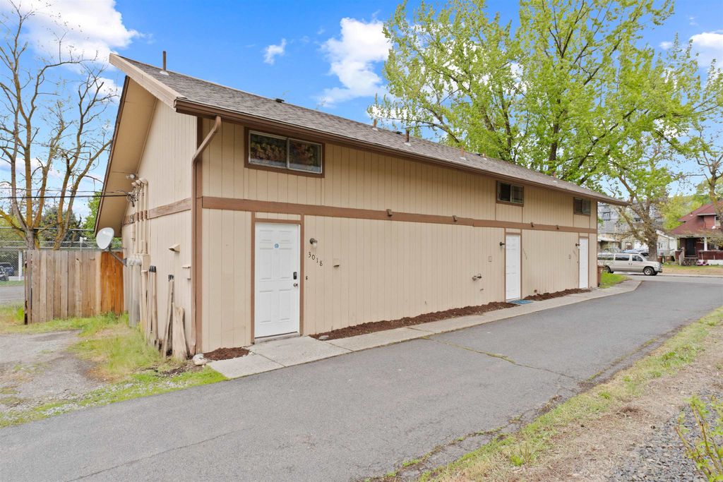 Photo of 3018 E Jackson Ave, Spokane, WA 99207 (MLS # 202617587)