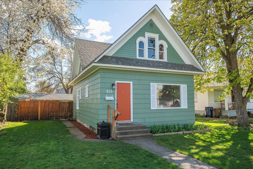 Photo of 615 W Mansfield Ave, Spokane, WA 99205 (MLS # 202615631)