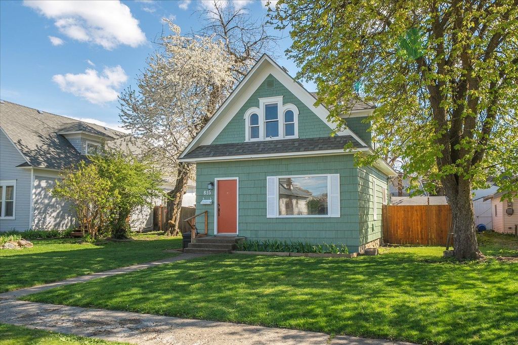Photo of 615 W Mansfield Ave, Spokane, WA 99205 (MLS # 202615631)