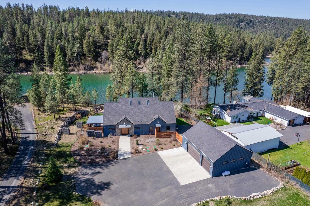 Photo of 11411 N Nine Mile Rd, Nine Mile Falls, WA 99026 (MLS # 202615706)