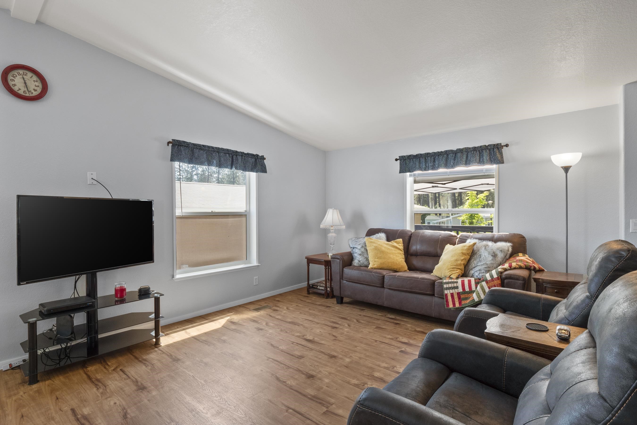 Photo 6 of 29 of 3110 E Chattaroy Rd mobile home