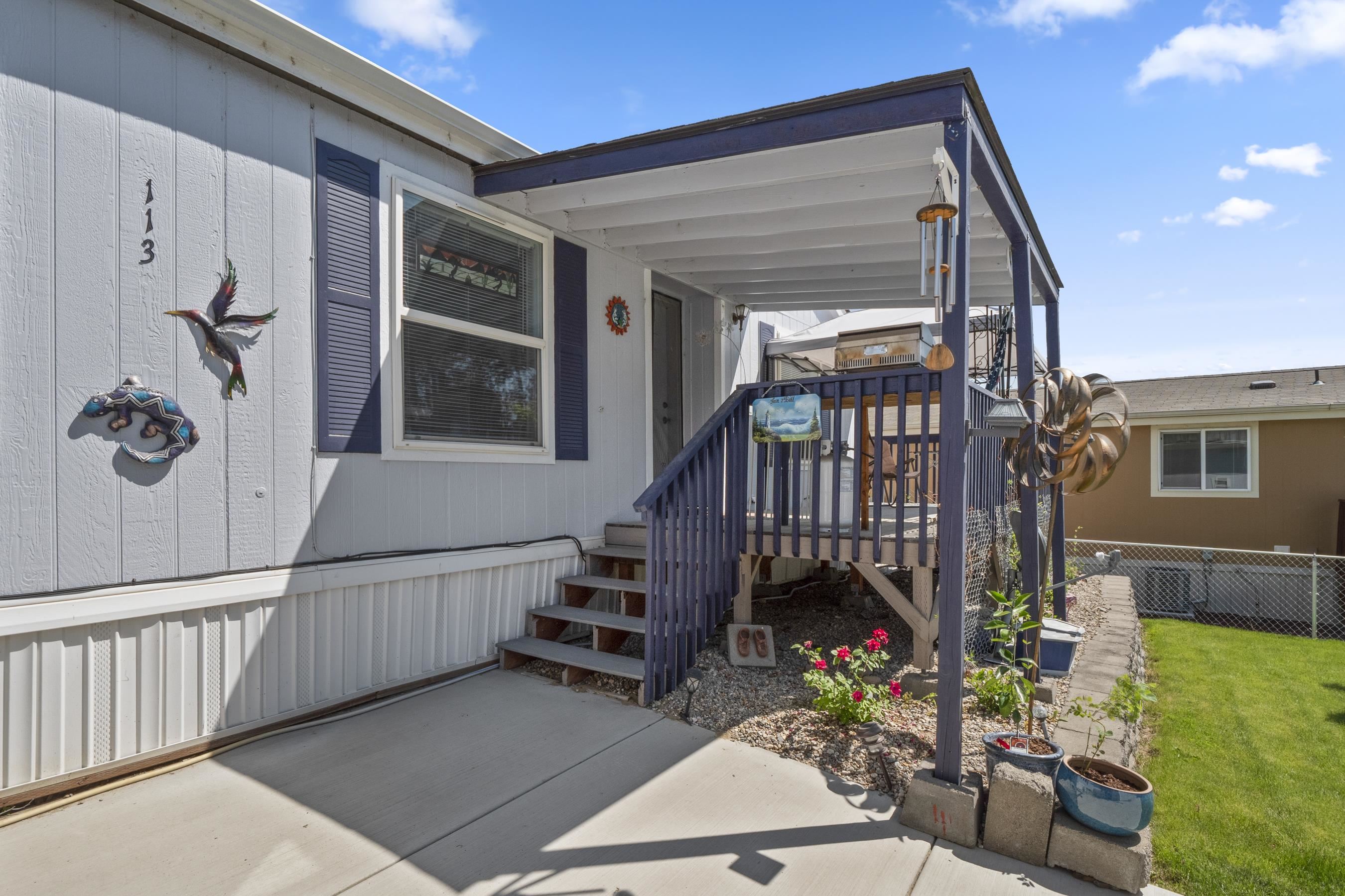 Photo 3 of 29 of 3110 E Chattaroy Rd mobile home