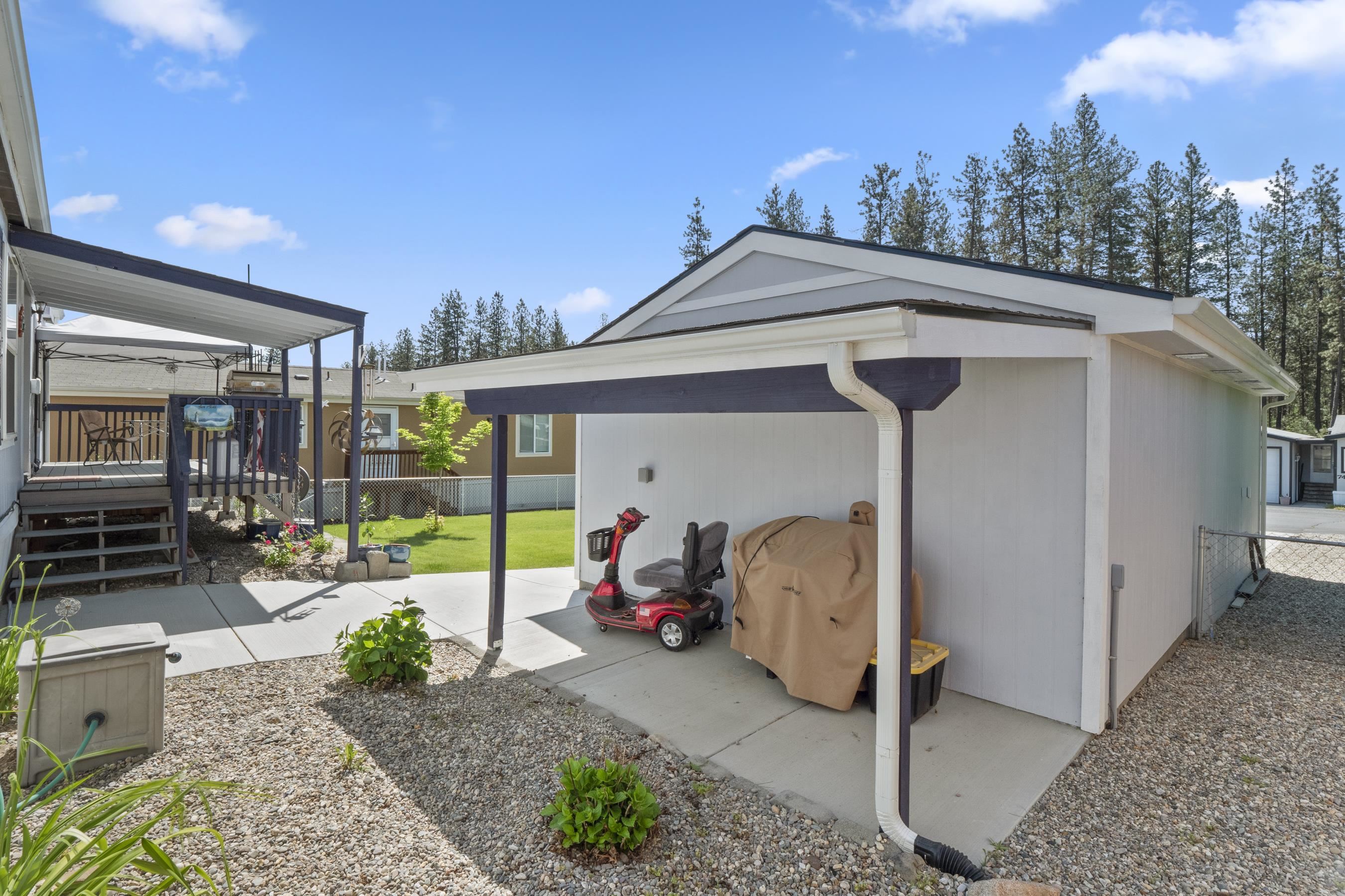 Photo 20 of 29 of 3110 E Chattaroy Rd mobile home