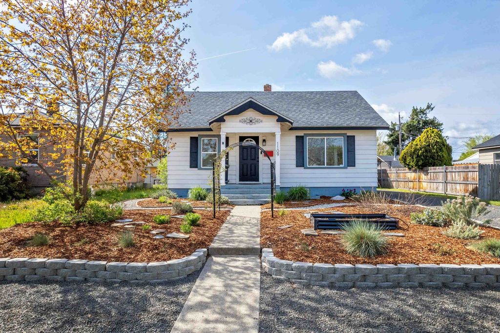 Photo of 1109 W Nebraska Ave, Spokane, WA 99205 (MLS # 202616307)