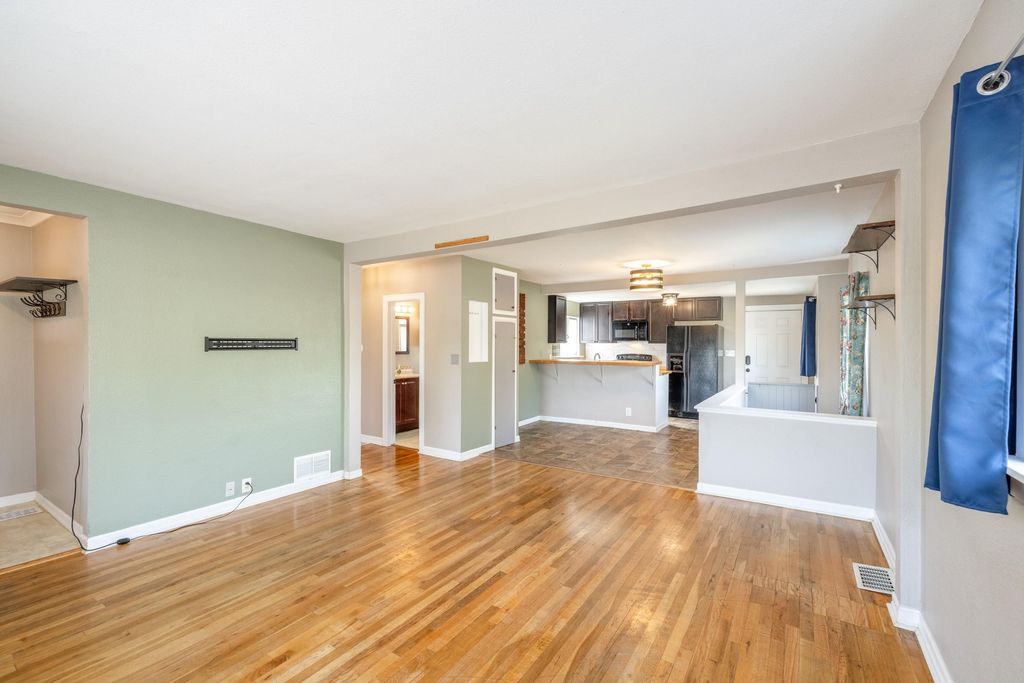 Photo of 1109 W Nebraska Ave, Spokane, WA 99205 (MLS # 202616307)