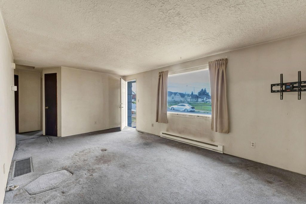 Photo of 6204 N MORTON St, Spokane, WA 99208 (MLS # 202615984)