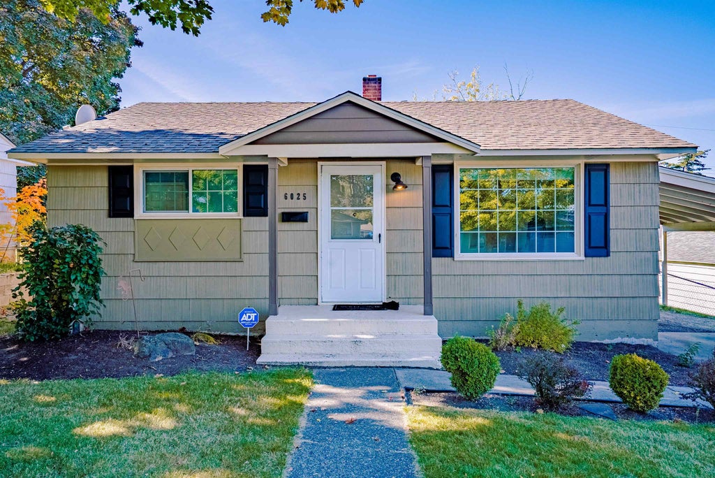 Photo of 6025 N Belt St, Spokane, WA 99205 (MLS # 202625540)