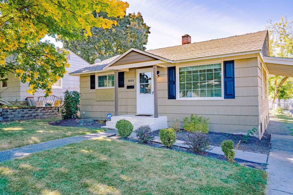 Photo of 6025 N Belt St, Spokane, WA 99205 (MLS # 202625540)