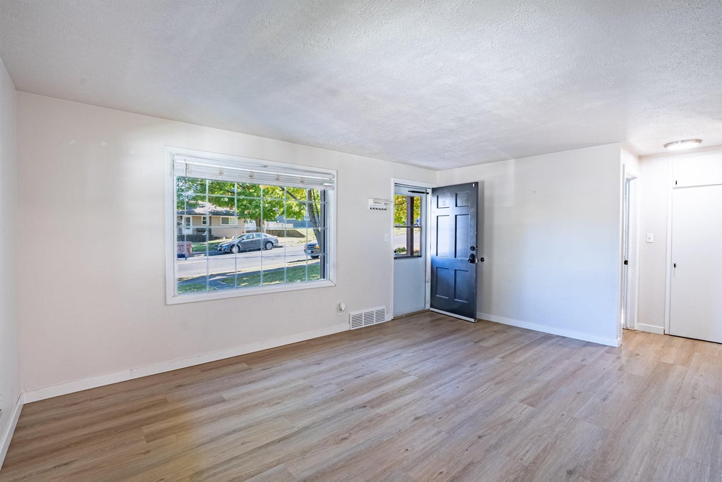 Photo of 6025 N Belt St, Spokane, WA 99205 (MLS # 202625540)