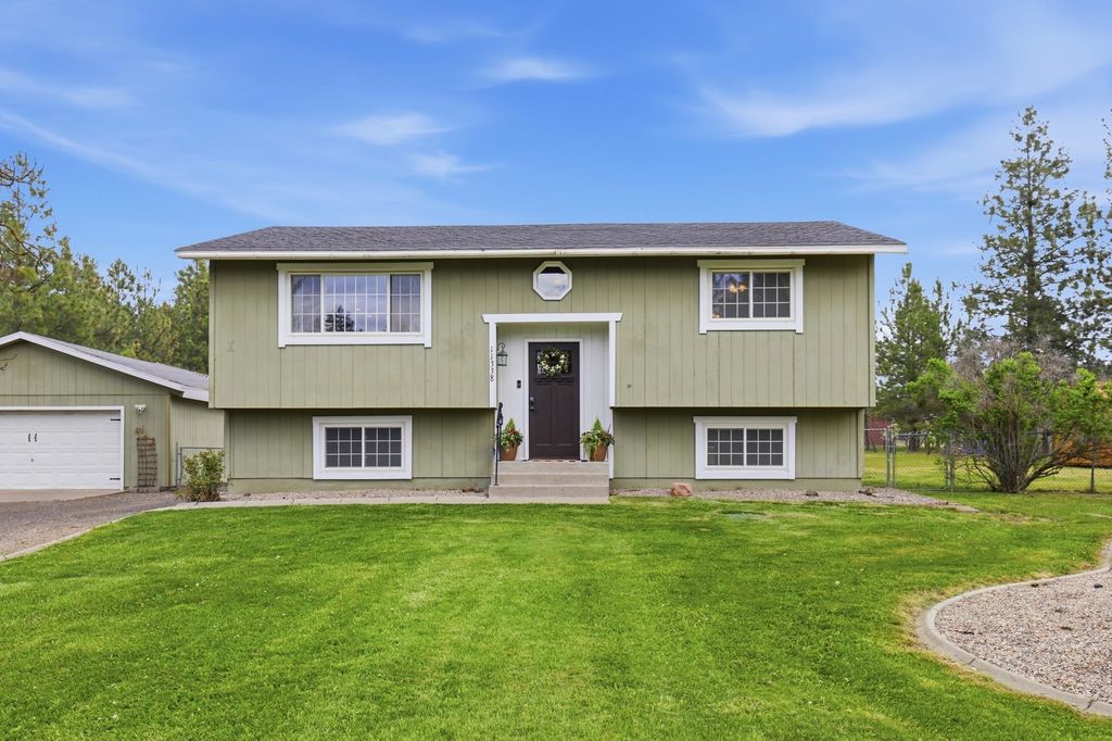 Photo of 11338 W Tumbleweed Dr, Nine Mile Falls, WA 99026 (MLS # 202616365)