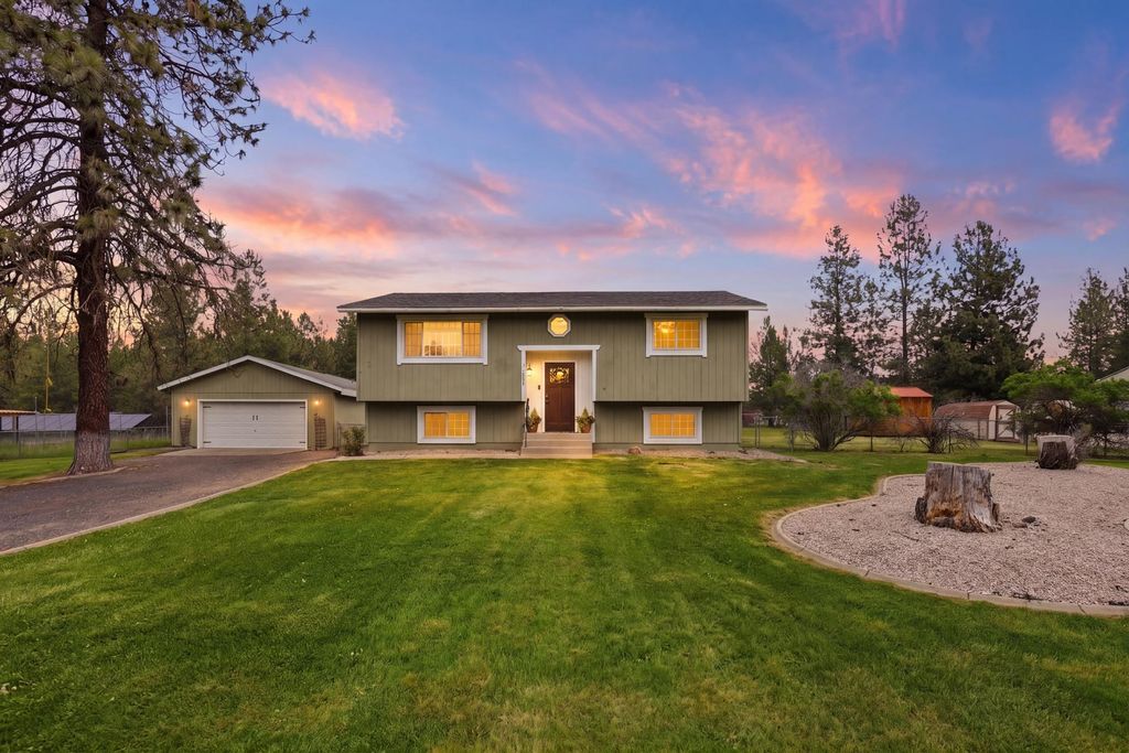 Photo of 11338 W Tumbleweed Dr, Nine Mile Falls, WA 99026 (MLS # 202616365)