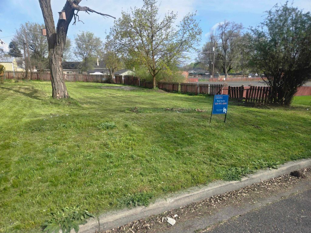 Photo of 3222 N Nelson St, Spokane, WA 99207 (MLS # 202615832)