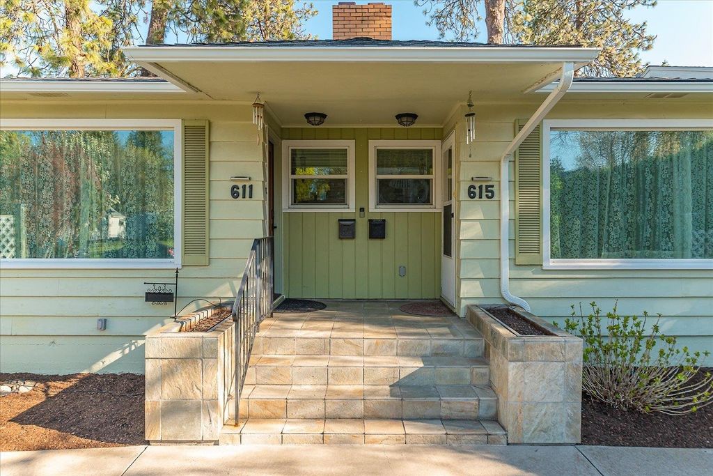 Photo of 611 E 23rd Ave, Spokane, WA 99203 (MLS # 202615908)