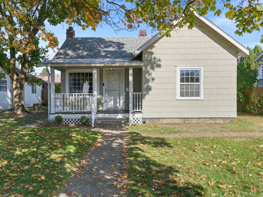 Photo of 1021 E Nebraska Ave, Spokane, WA 99208 (MLS # 202625956)