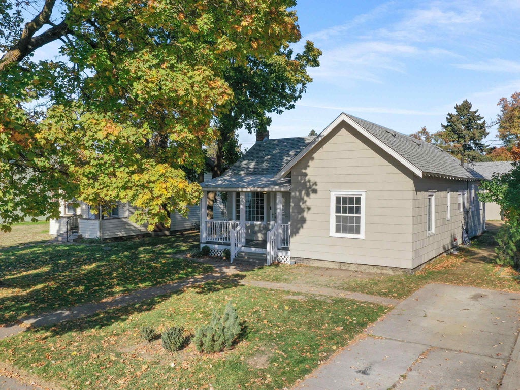 Photo of 1021 E Nebraska Ave, Spokane, WA 99208 (MLS # 202625956)