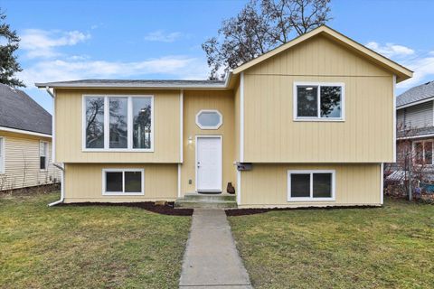 Photo of 310 E Crown Ave, Spokane, WA 99205 (MLS # 202614788)