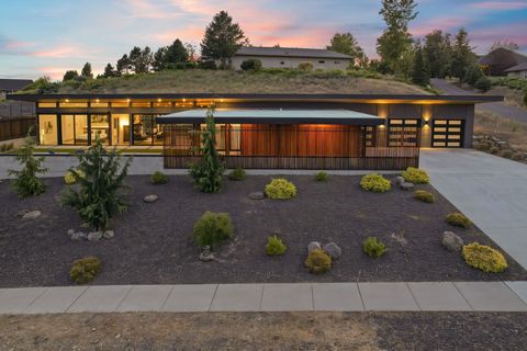 Photo of 7411 N Quamish Dr, Spokane, WA 99208 (MLS # 202526895)