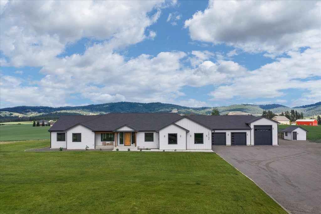 Photo of 12732 E Piper Rd, Spokane, WA 99217 (MLS # 202619226)