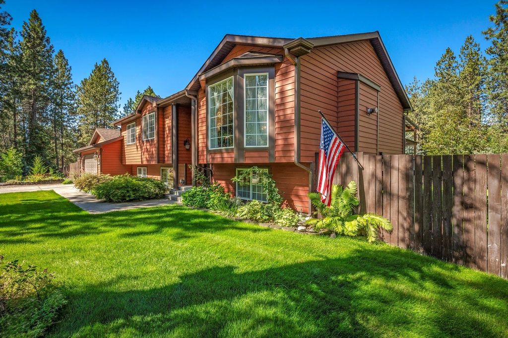 Photo of 15711 N Unicorn Ct, Mead, WA 99021 (MLS # 202525437)