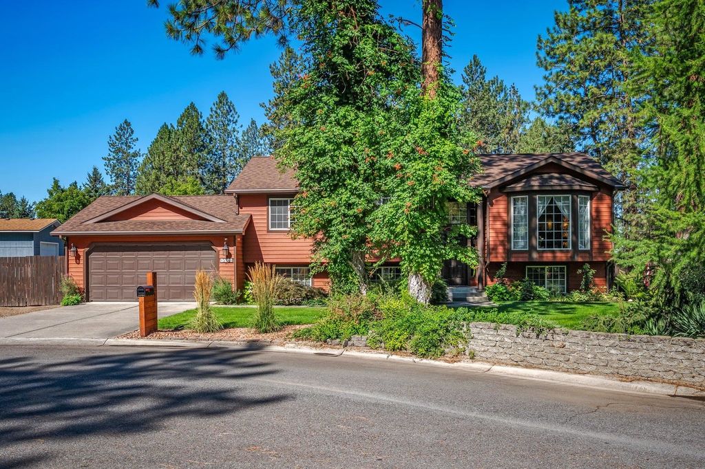 Photo of 15711 N Unicorn Ct, Mead, WA 99021 (MLS # 202525437)