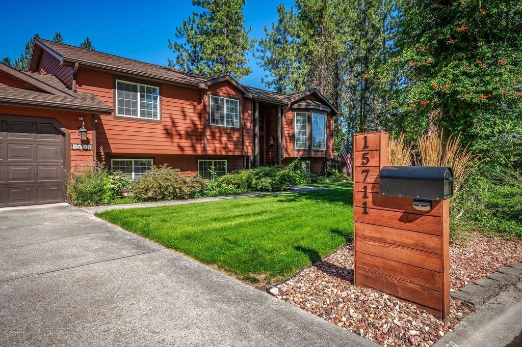 Photo of 15711 N Unicorn Ct, Mead, WA 99021 (MLS # 202525437)