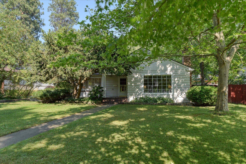 Photo of 2910 N East Oval St, Spokane, WA 99205 (MLS # 202621689)
