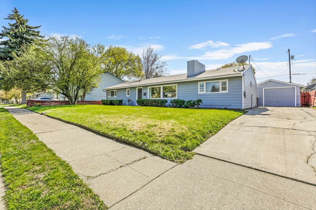 Photo of 4024 E 22 Ave, Spokane, WA 99223 (MLS # 202615879)