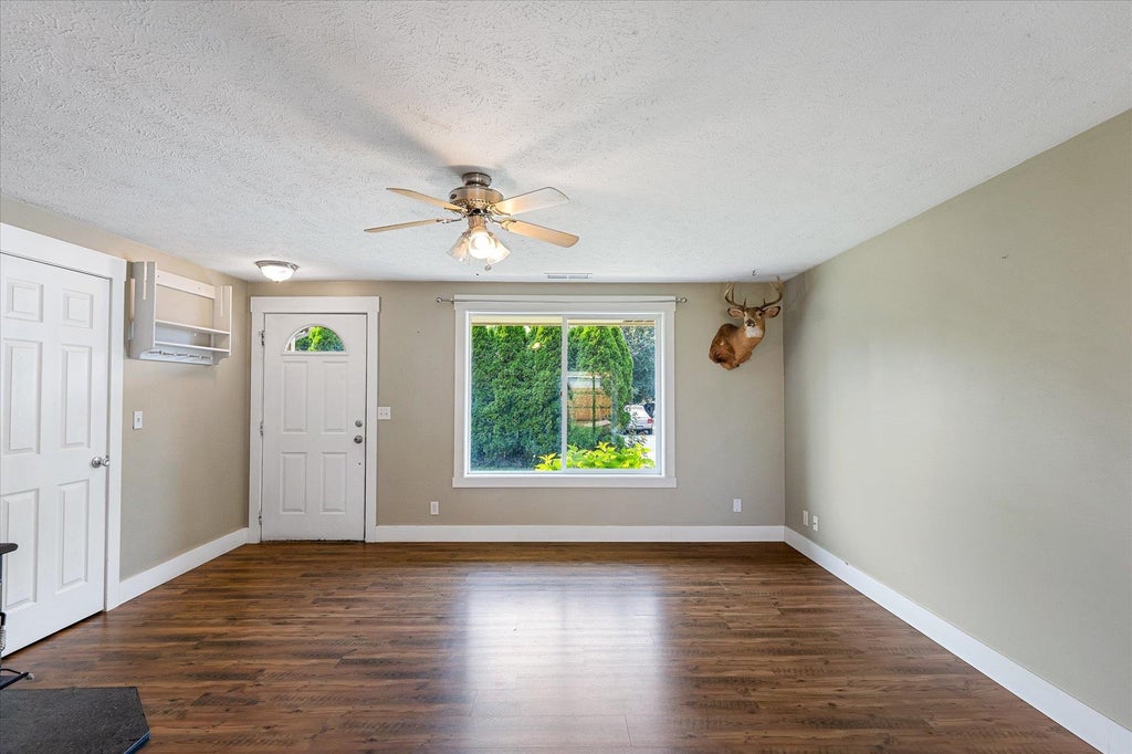 Photo of 6 W 4th Ave, Deer Park, WA 99006 (MLS # 202622520)