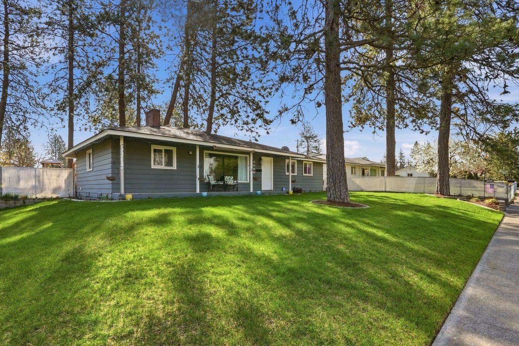 Photo of 6908 N Washington St, Spokane, WA 99208 (MLS # 202615972)