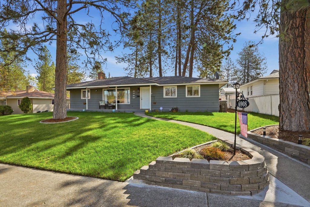 Photo of 6908 N Washington St, Spokane, WA 99208 (MLS # 202615972)